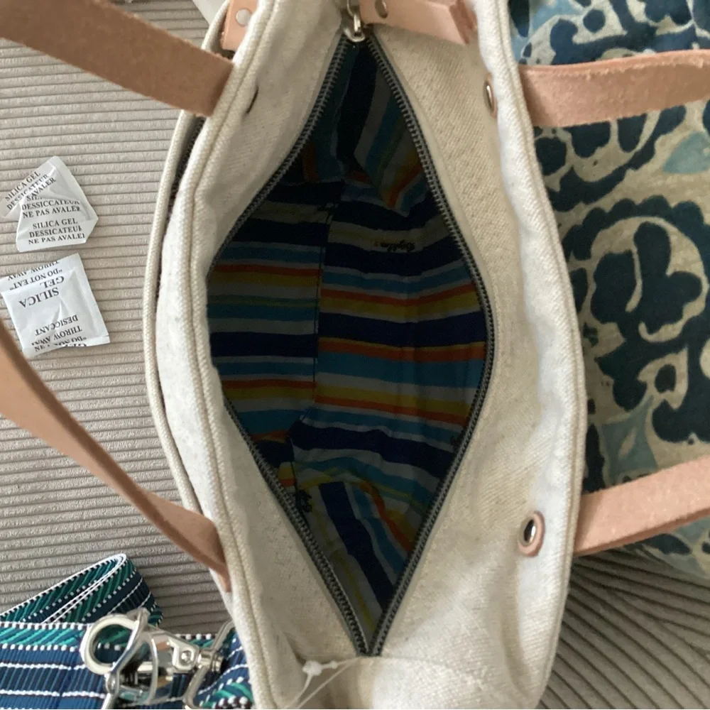 Brighton Bella Vita Embroidered Canvas Medium Messenger Bag - Picture 9 of 12